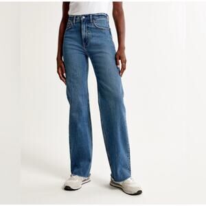Abercrombie & Fitch 90s Ultra High Rise 26”Relaxed Fray Jeans Women’s Size 27/4